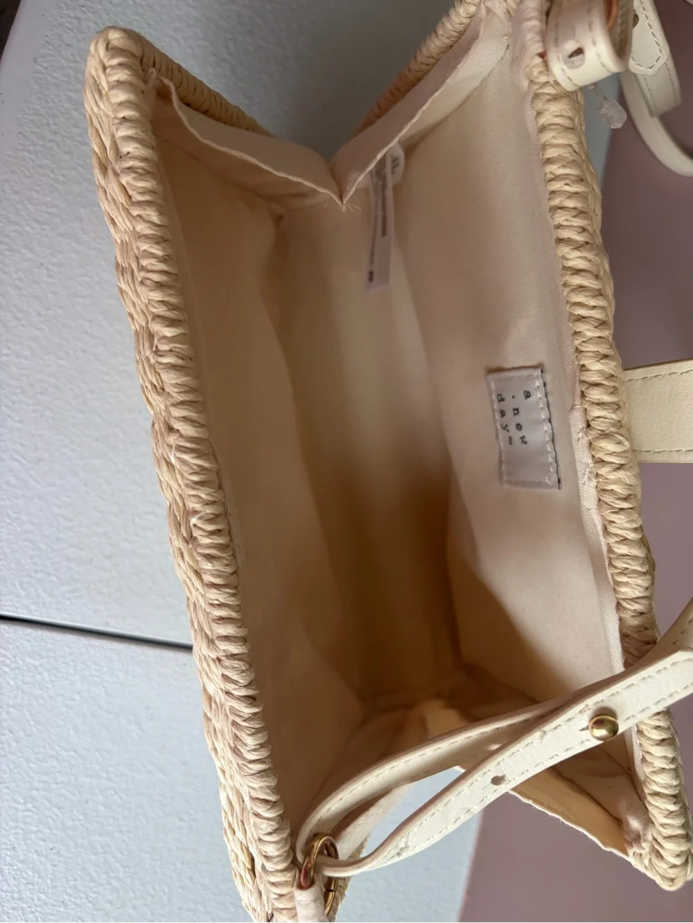 Adorable Woven Straw Crossbody Bag in Cream NWOT!